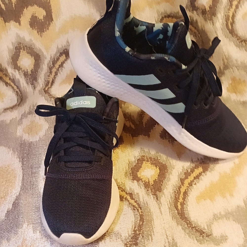 Adidas tennis shoes size 8 and 1/2